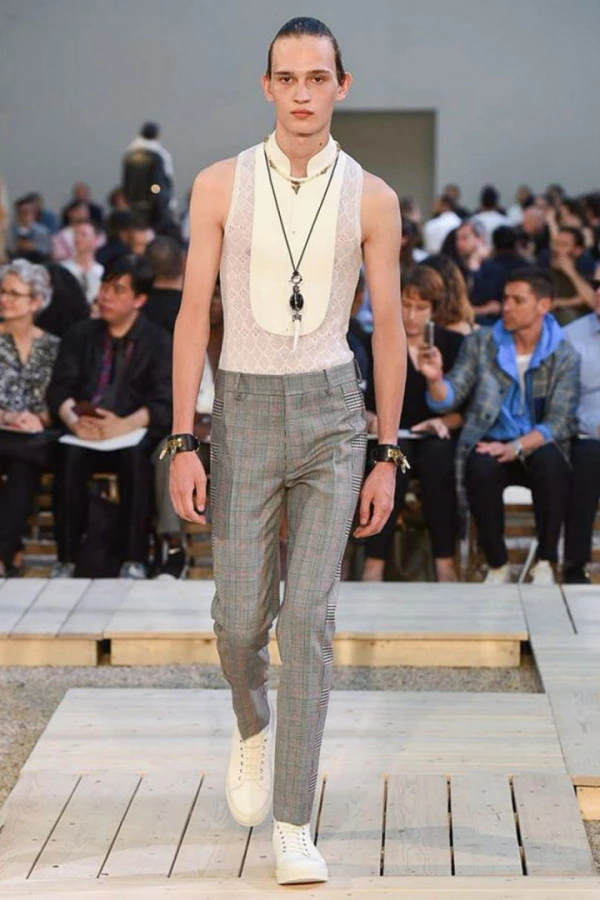 Alexander McQueen Yaşıyor! Alexander McQueen Yaşıyor!