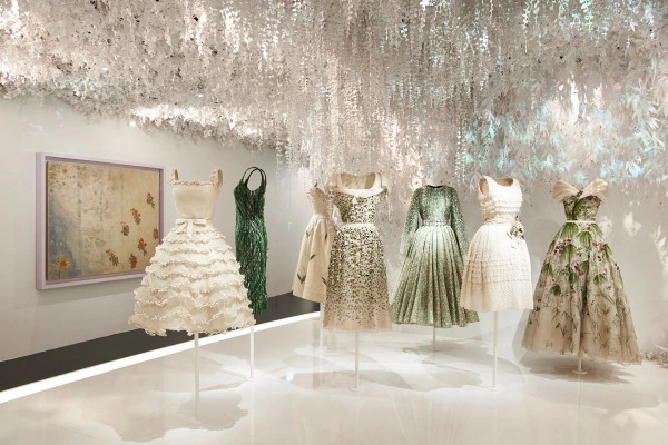 Rüyalarını Tasarlayan Tasarımcılar Diyarı: Christian Dior Rüyalarını Tasarlayan Tasarımcılar Diyarı: Christian Dior