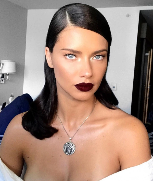 Adriana Lima’nın Film Noir Güzelliği Adriana Lİma
