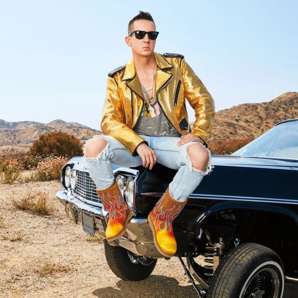 Bu Kış Sahne Jeremy Scott'un Tasarladığı Ugg'ların Jeremy Scott