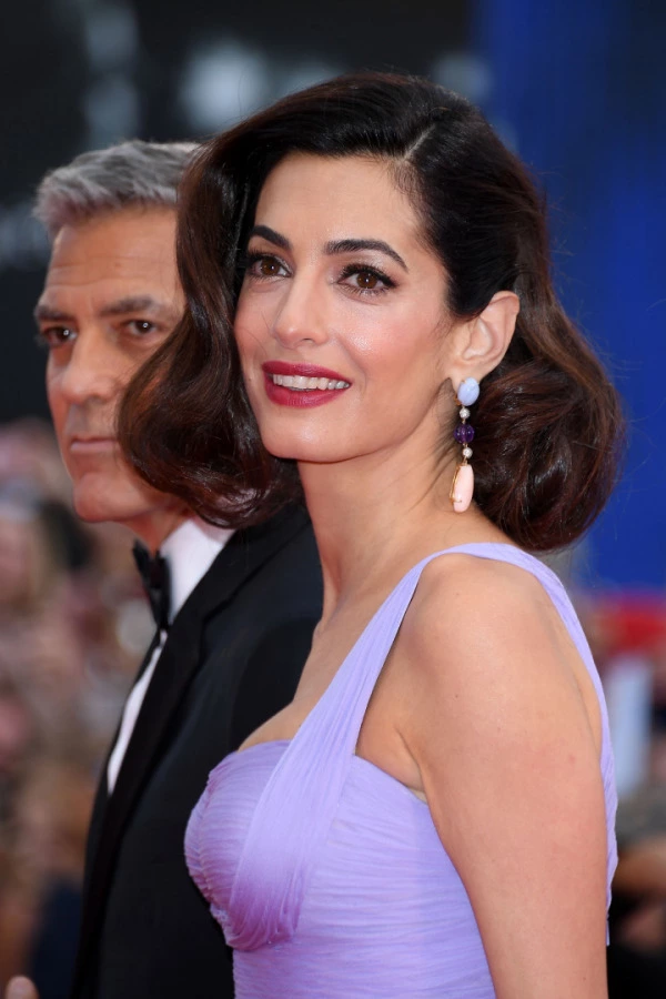 Amal Clooney'nin Retro Lob Saçlarının Sırrı Amal Clooney