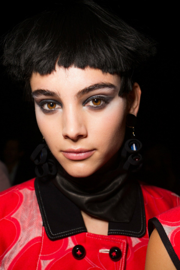 Giorgio Armani ve Dağınık Pixie Kesimi