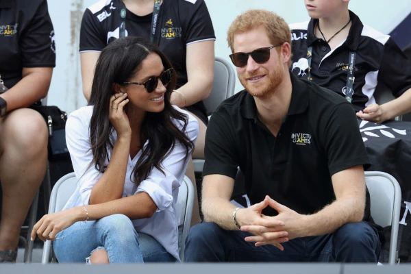 Prens Harry ve Meghan Markle İlk Kez Kameralar Önünde Prens Harry, Meghan Markle