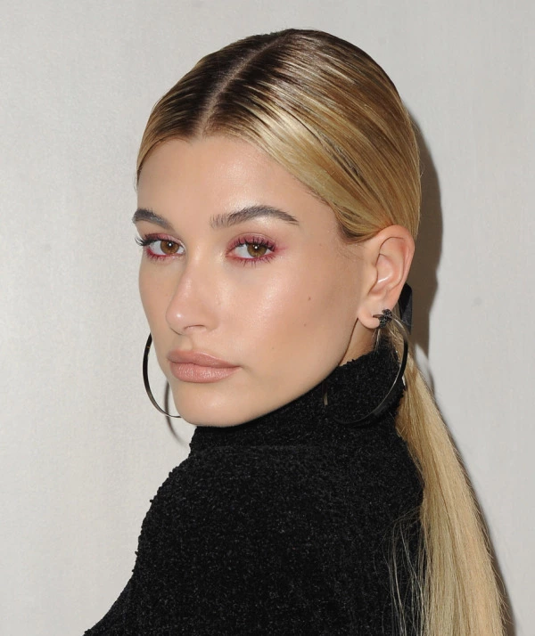 Kırmızının Yeni Yüzü Hailey Baldwin Hailey Baldwin