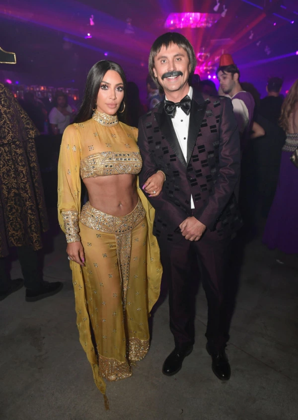Ayırt Etmek Zor: Kim Kardashian mı yoksa Cher mi? Kim Kardashian