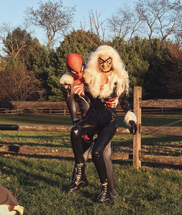 Spider Man ve Felicia Hardy'ye Gigi ve Zayn Yorumu