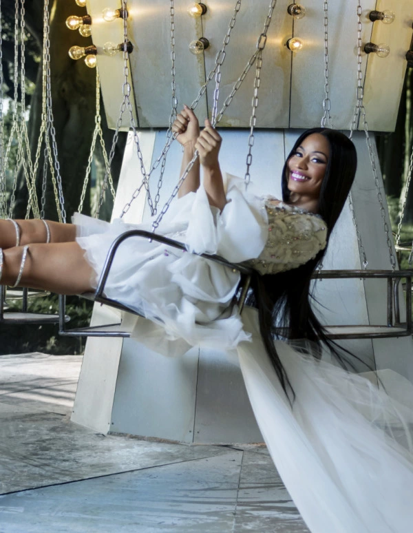 H&M’in Sihirli Yılbaşı Filminin Yıldızı Nicki Minaj Nicki Minaj