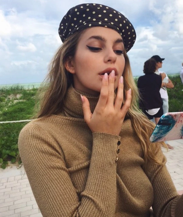 Camila Morrone’dan Parizyen Gibi Bere Takmanın İncelikleri Camila Moore