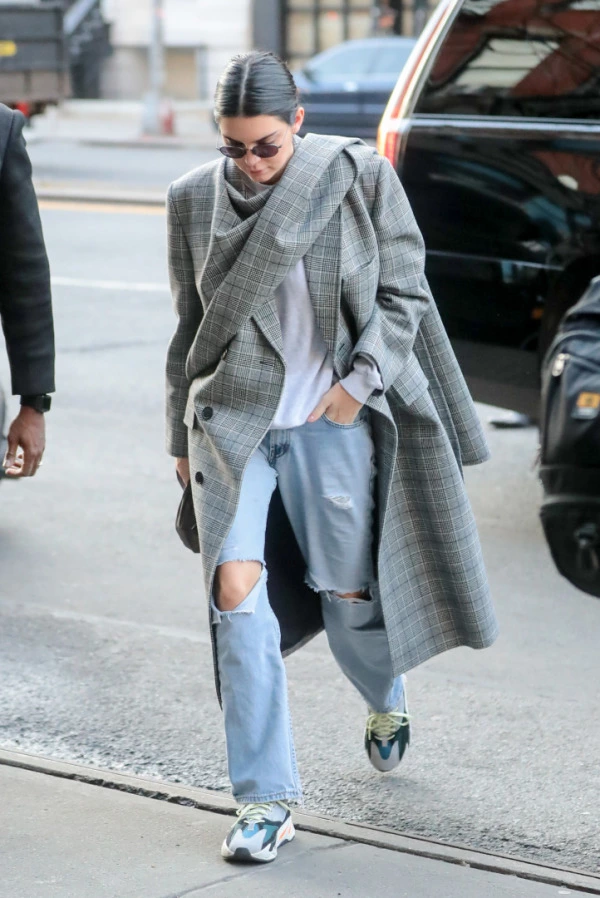 Kendall Jenner Stil Üniformasıyla New York Sokaklarında Kendall Jenner