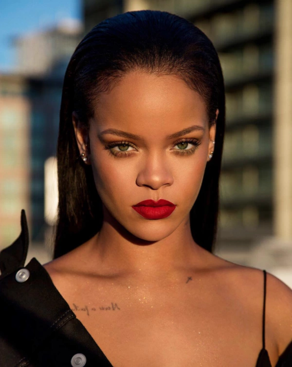 Rihanna'nın Fenty Beauty'si Yılın İnovasyonu Arasında Rihanna