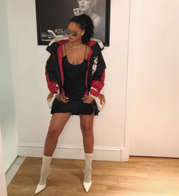 Rihanna’nın Kristal Çorapları Rihanna’nın Kristal Çorapları