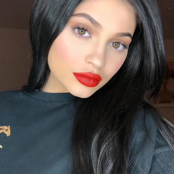 Kylie Jenner Rihanna'ya Rakip mi Oluyor? kylie jenner