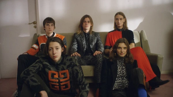 Yeni Givenchy Ailesinden Bir Portre Yeni Givenchy Ailesinden Bir Portre
