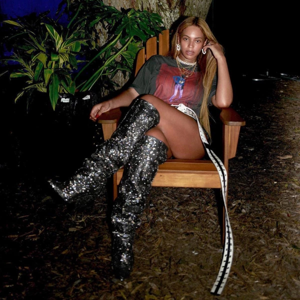 2017’nin İkonik Çizmesiyle Beyoncé 2017’nin İkonik Çizmesiyle Beyoncé