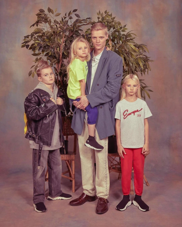 Balenciaga'nın Aile Fotoğrafları Balenciaga'nın Aile Fotoğrafları