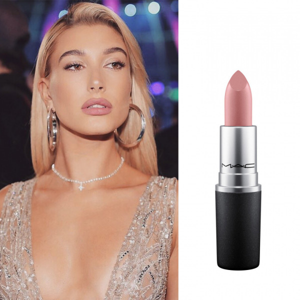 Hailey Baldwin'den Flörtöz Nude