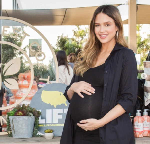 2018'in İlk Ünlü Bebeği: Jessica Alba'nın Oğlu Hayes Jessica Alba