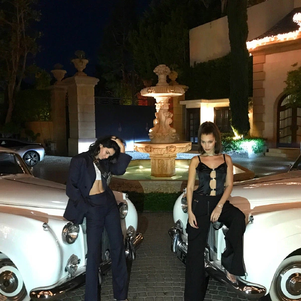 2018’in En Cool İkilisi: Kendall Jenner&Bella Hadid 2018’in En Cool İkilisi: Kendall Jenner&Bella Hadid