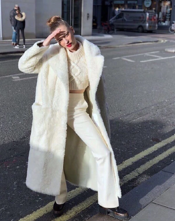 Kışın Beyaz, Serenay Sarıkaya Gibi Giyilir! Serenay Sarıkaya