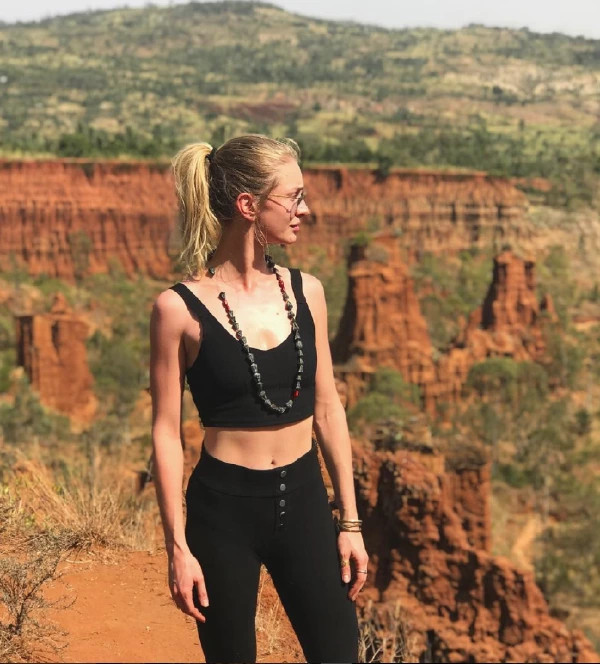 Yasemin Allen'ın Atletik Şıklığı Yasemin Allen