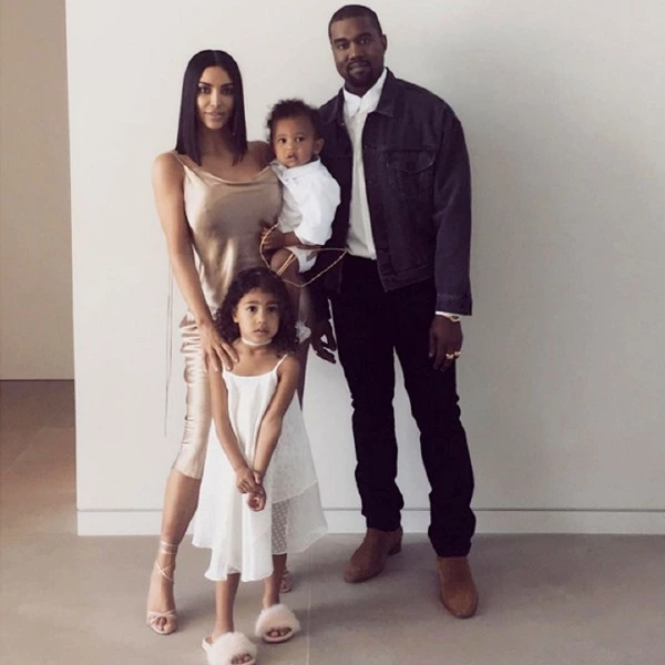 Kim Kardashian Üçüncü Çocuğuna Kavuştu! Kim Kardashian