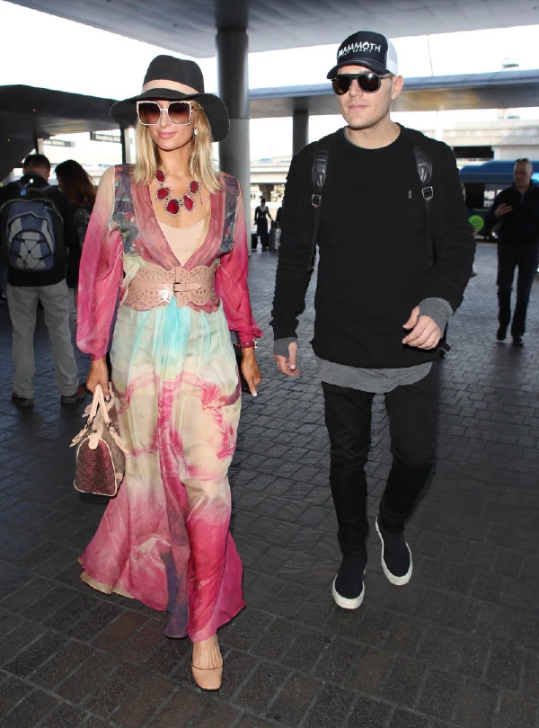 Zıt Kutuplar: Paris Hilton & Chris Zylka Paris Hilton, Chris Zylka
