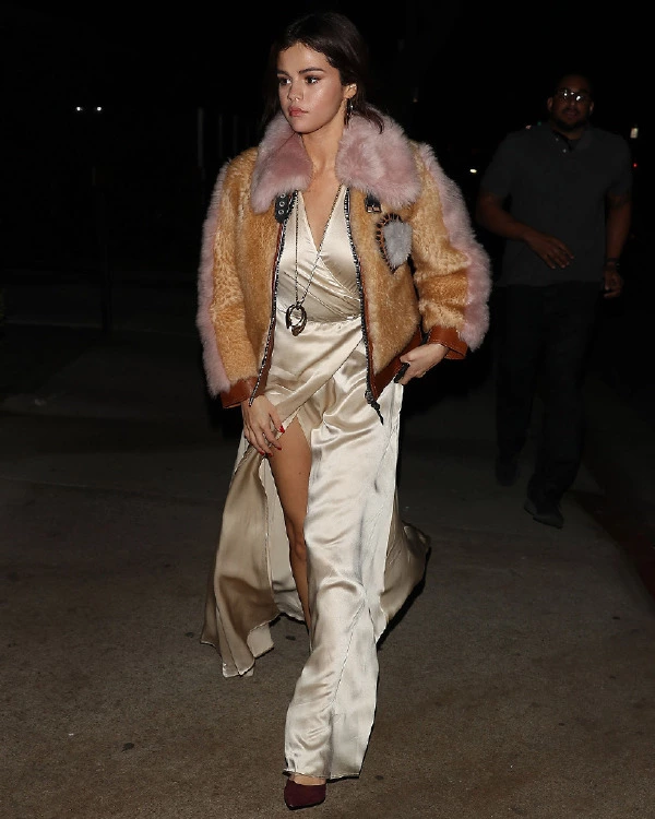 Selena Gomez'in Stilindeki 'O' Parça Selena Gomez