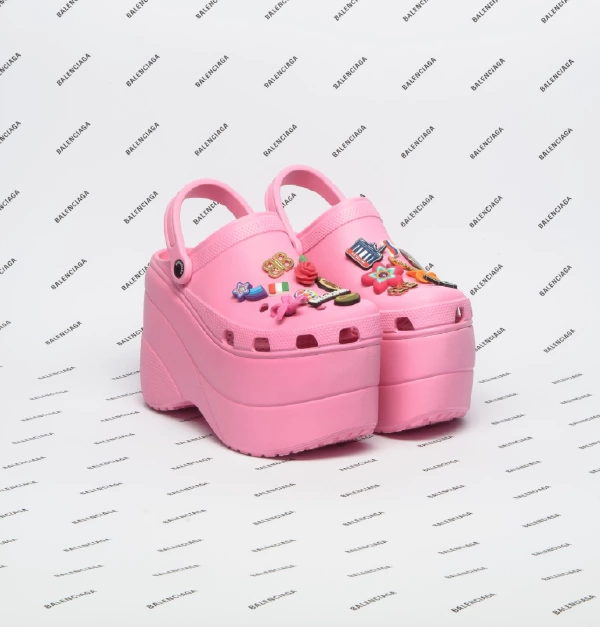 850 Dolarlık Balenciaga Crocs’lar Yok Sattı! Balenciaga