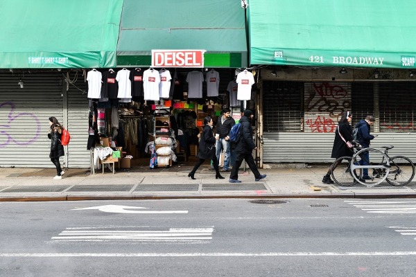 Diesel Kendi Sahte Mağazasını Açtı