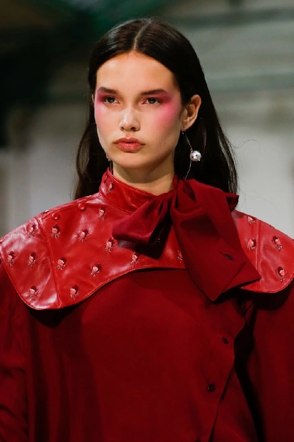 2018 İlkbahar/Yaz Sezonunun 12 Popüler Makyaj Trendi Valentino