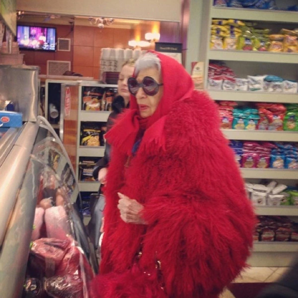 İkonik Market Alışverişi Iris Apfel'dan Sorulur! Iris Apfel