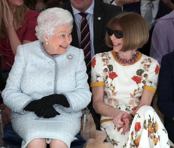 Kraliçe Elizabeth'in İlk Ön Sıra Deneyimi Kraliçe 2. Elizabeth