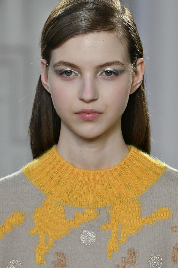 Delpozo'nun Metalik Fırça Darbesi