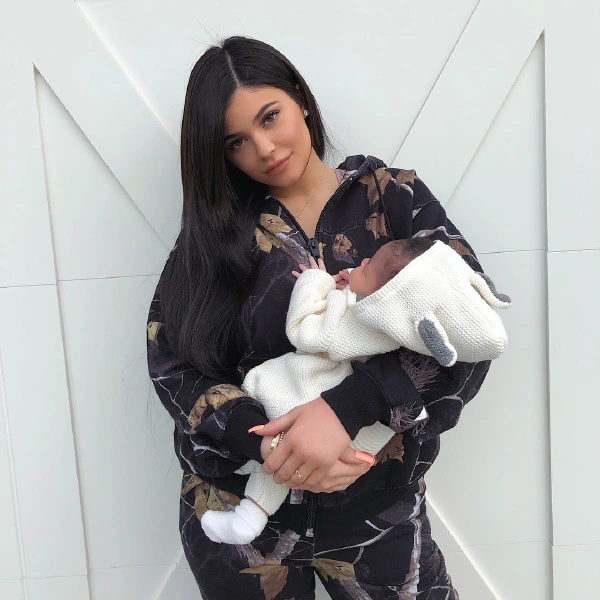 Kylie Jenner Bebeğiyle İlk Kez Aynı Karede Kylie Jenner