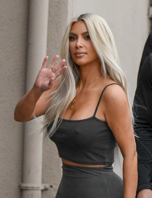 Kim Kardashian ve Saint Laurent Arasındaki Soğuk Savaş Kim Kardashian
