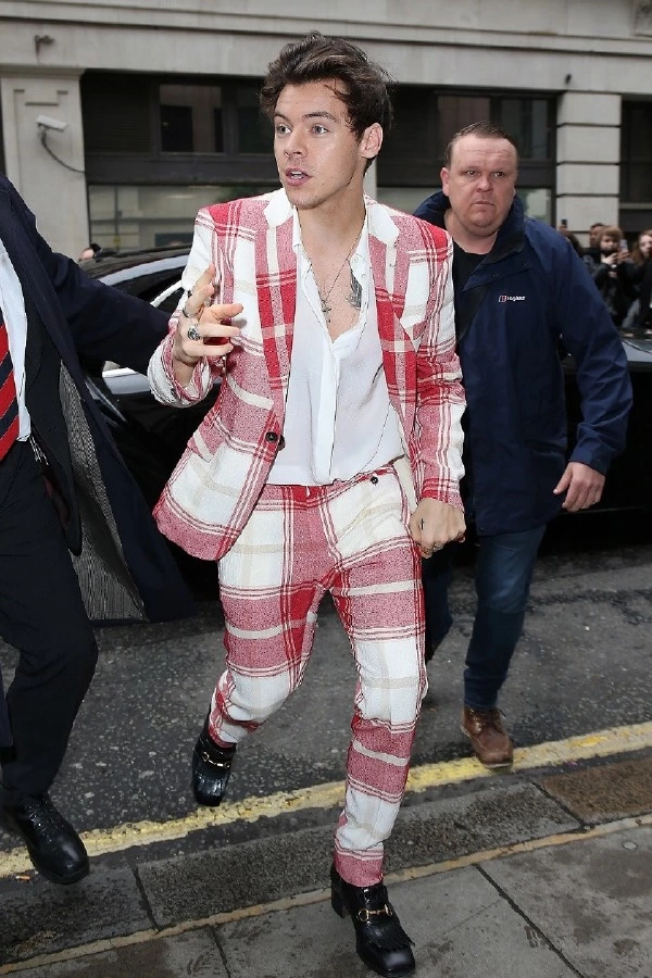 Gucci'nin Yeni Yüzü: Harry Styles Gucci'nin Yeni Yüzü: Harry Styles