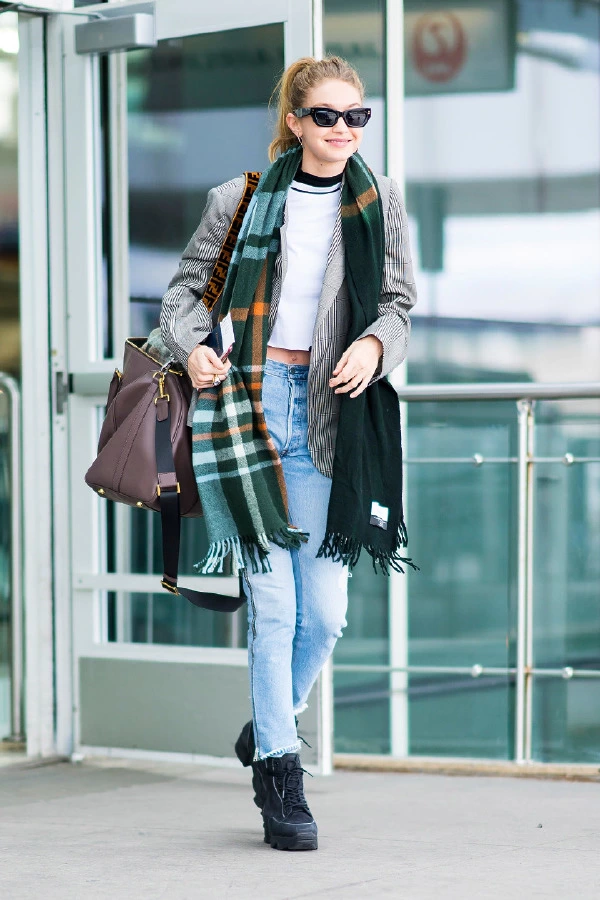 Gigi Hadid Konforu ve Şıklığıyla Seyahat Edin! Gigi Hadid