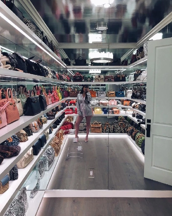 Kylie Jenner’ın Milyon Dolarlık Çanta Dolabı Kylie Jenner