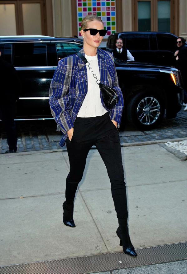 Maskülen ve Karizmatik: Rosie Huntington-Whitley Rosie Huntington-Whitley
