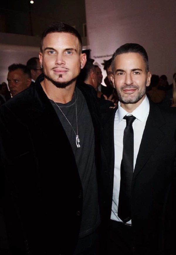 Marc Jacobs Sevgilisi Char Defrancesco ile Nişanlandı Marc Jacobs, Char Defrancesco