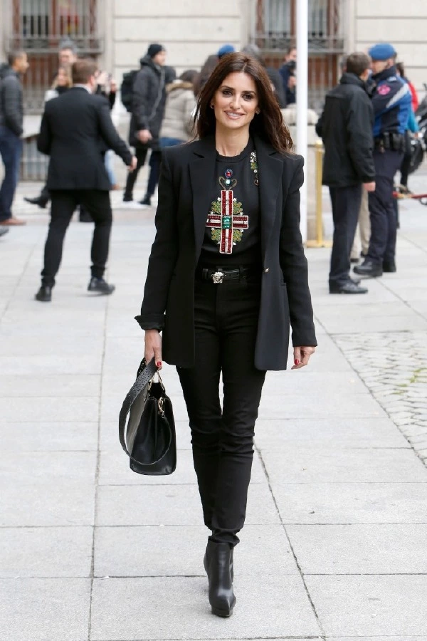 Karizmatik ve Sofistike Versace Kadını: Penélope Cruz Penélope Cruz