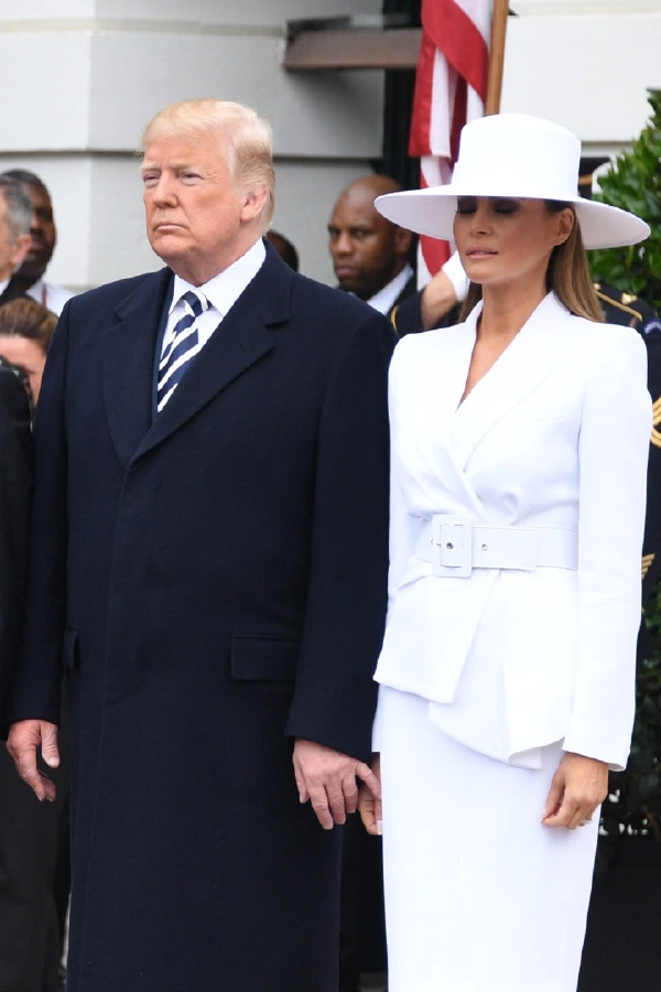 Melania Trump, Donald Trump'ın Elini Neden Tutmadı?