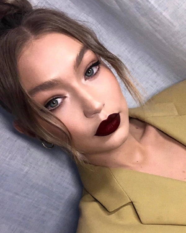 Gotik ve Büyülü Güzelliğiyle Gigi Hadid gigi hadid