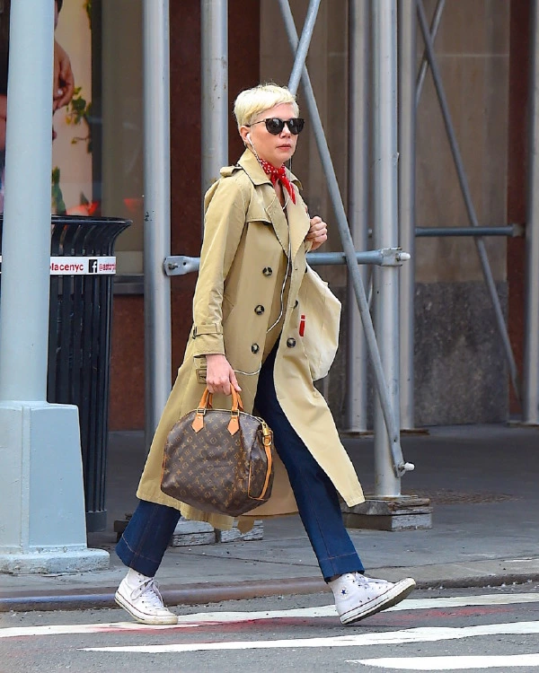 Michelle Williams'ın Konforlu ve Günlük Şıklığı Michelle Williams