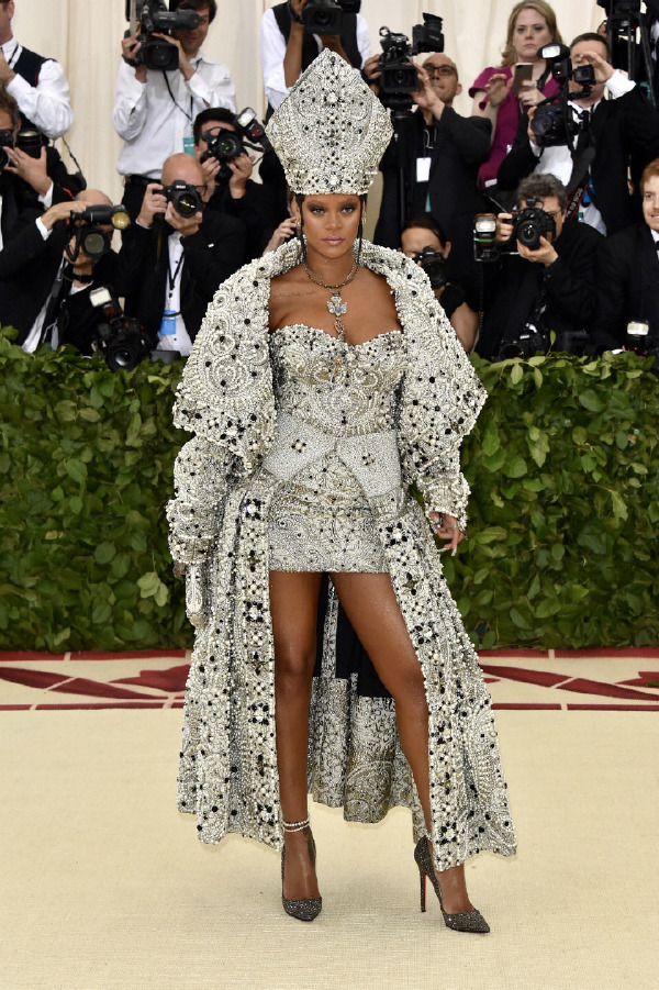 MET Gala 2018'in Kadın Papa'sı: Rihanna