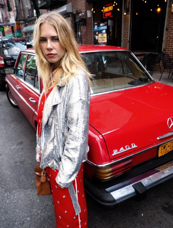 O Kız: Courtney Trop Courtney Trop