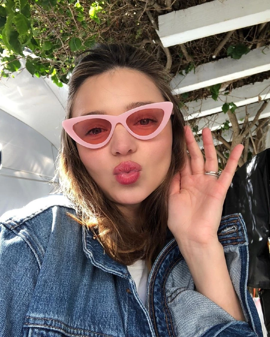 Yaz Güzelliğinin Kurtarıcısı En İyi 12 Dudak Balm'ı miranda kerr