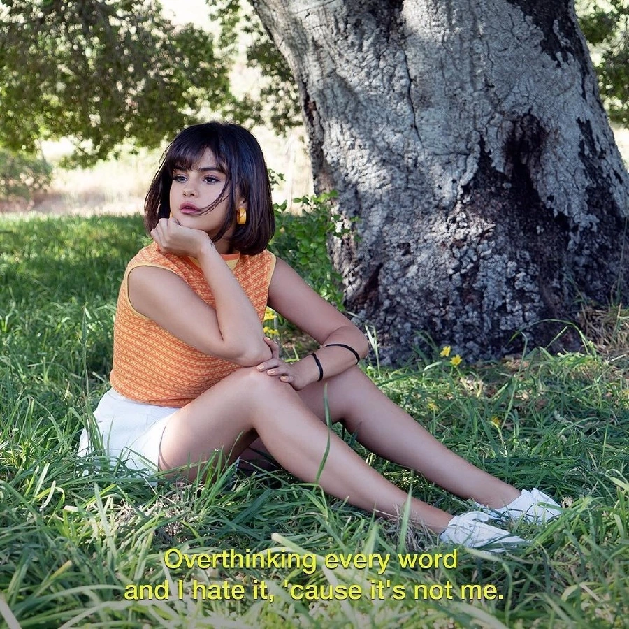 Selena Gomez’in Godard İlhamlı Yeni Müzik Videosu Selena Gomez