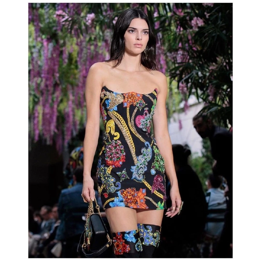Kendall Jenner Podyumlara Geri Döndü Kendall Jenner