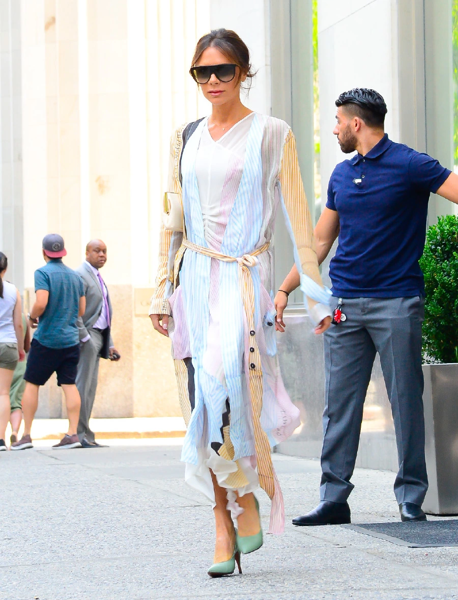 Victoria Beckham’ın Hafif Yaz Esintili Stili Victoria Beckham